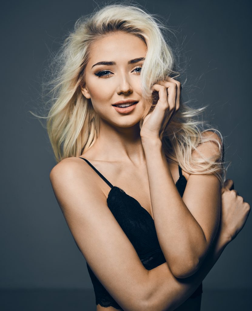 Thea Krag fotograf christian grüner lingerie blondine top undertøj