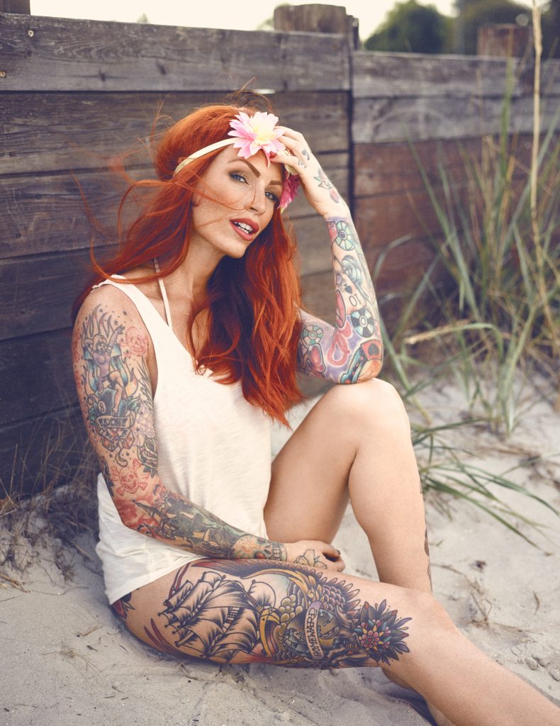 fotograf christian grüner model Anne Lindfjeld ginger tattoo flower no pants