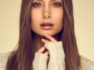 Alexandria Eissinger fotograf christian grüner portræt sweater uld brune øjne