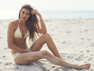fotograf christian grüner model Nathalie Skals Danielsen beach bikini smile brunette boat
