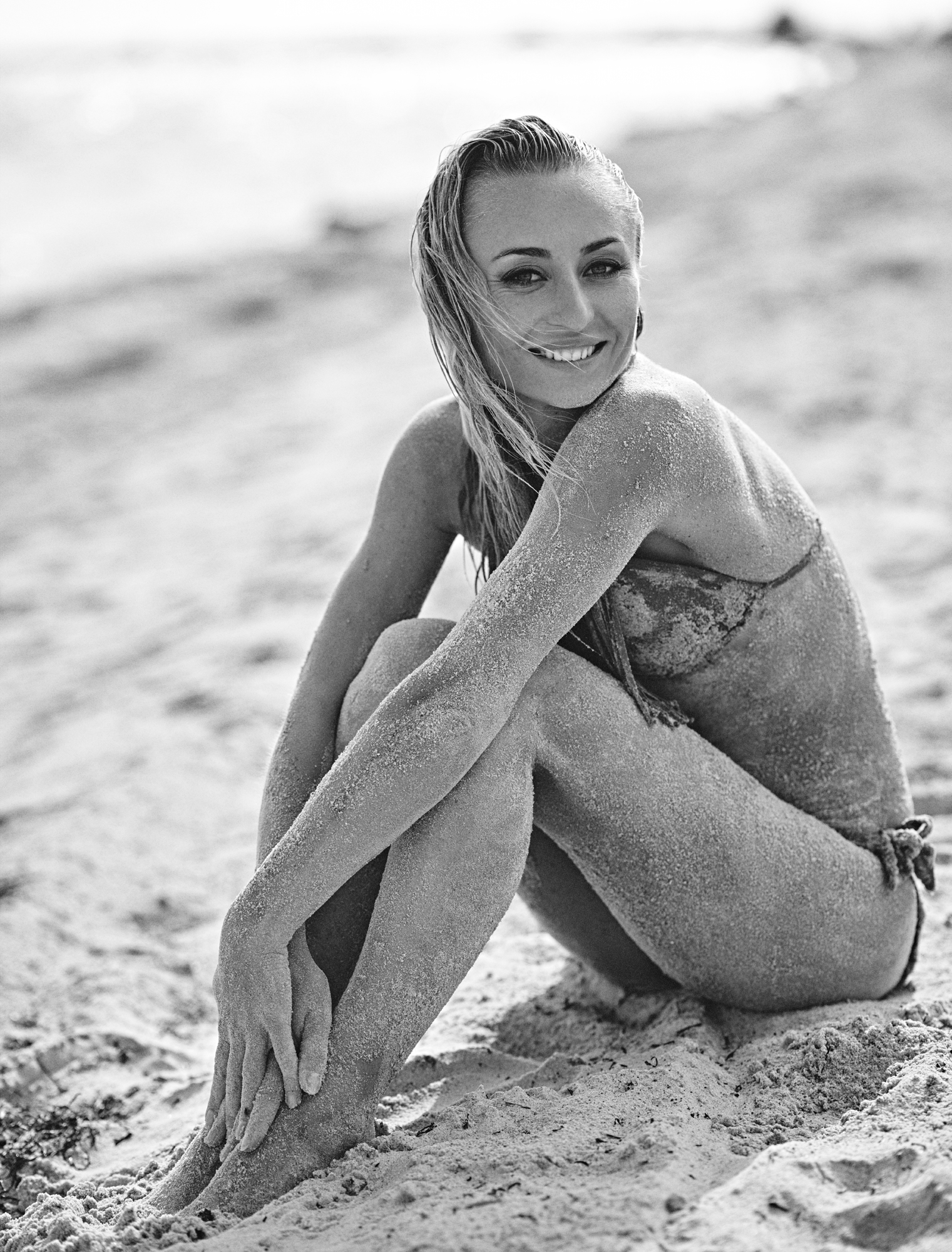 Yuliya Solodka fotograf christian grüner bikini beach smile ukraine sand
