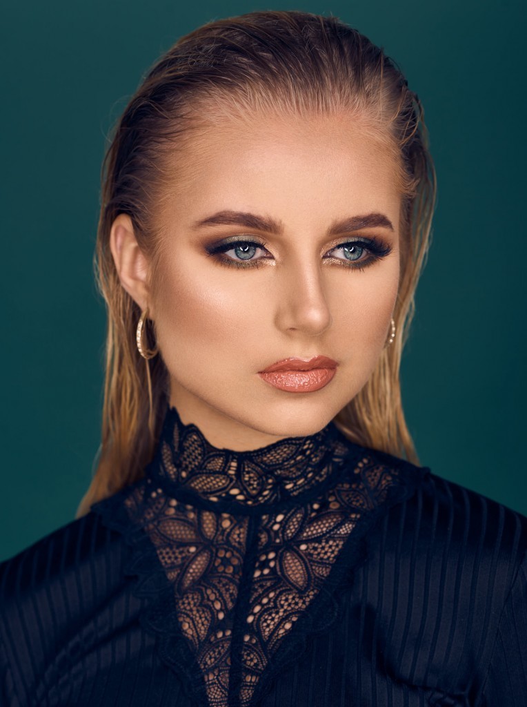 Model Maria Josefine Barup Make-up artist Zainab Al Saadi beauty grøn metallic